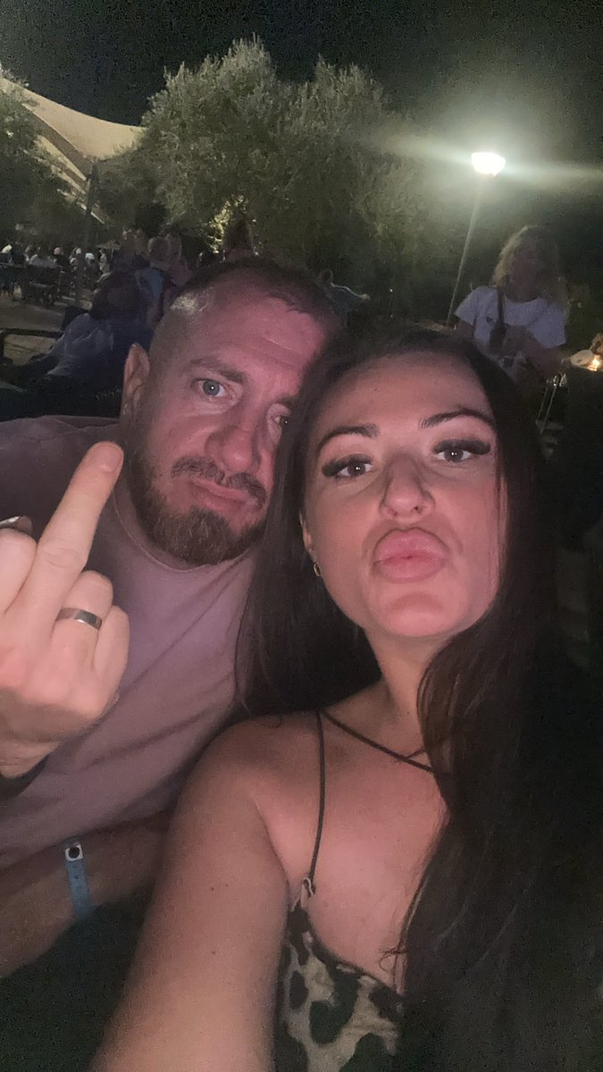 rust_ellie's tweet photo. Happy birthday @robbierust81 love you lots have a good day 🥳😘😘🥳 https://t.co/2Gw0DGZGXs