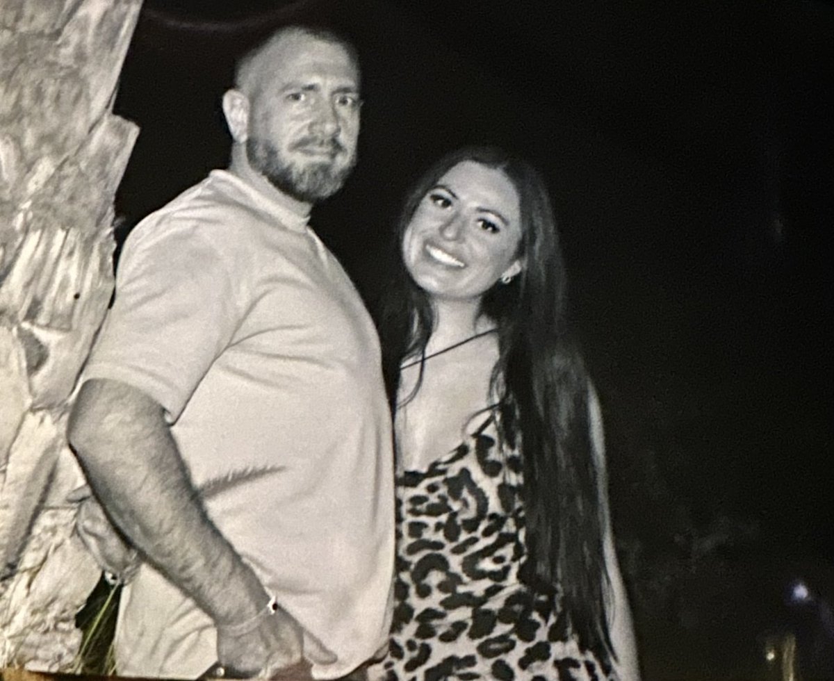 rust_ellie's tweet photo. Happy birthday @robbierust81 love you lots have a good day 🥳😘😘🥳 https://t.co/2Gw0DGZGXs