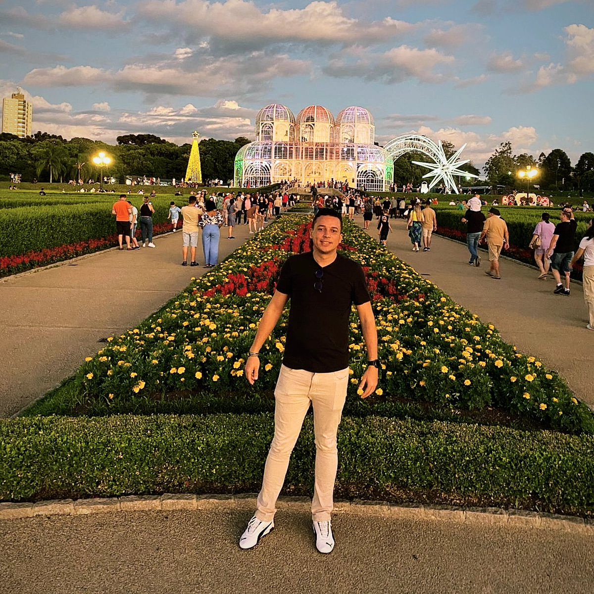 rogerioxgh's tweet photo. A fada madrinha do Jardim Botânico de Curitiba me abençoou! E profetizou que todos os meus sonhos serão realizados! Eu recebo e abençoo!

#Abençoado #Sonhador #Realização https://t.co/h920LT4aBs