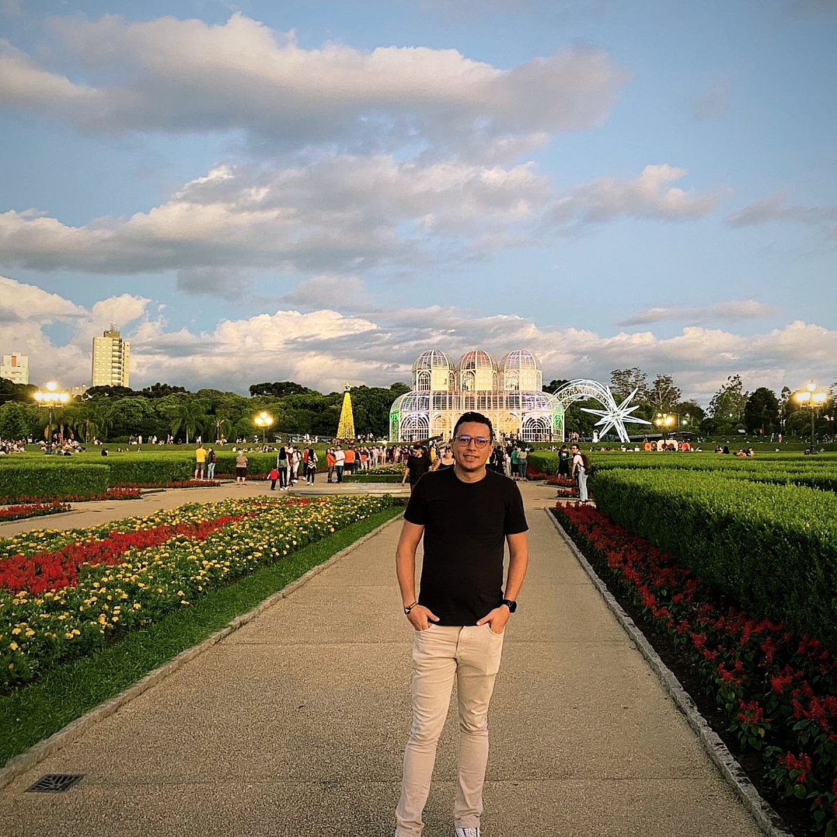 rogerioxgh's tweet photo. A fada madrinha do Jardim Botânico de Curitiba me abençoou! E profetizou que todos os meus sonhos serão realizados! Eu recebo e abençoo!

#Abençoado #Sonhador #Realização https://t.co/h920LT4aBs