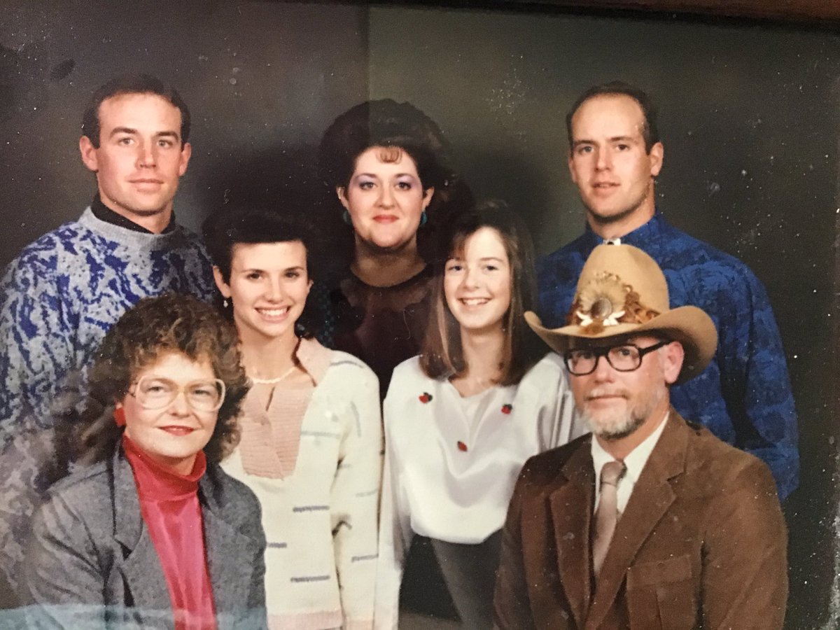 WhoDatLuvDat's tweet image. My father had a massive heart attack last Friday. He went to the ICU where he declined rapidly. He took his last breath on December 16th, which happened to be my birthday. I’m beyond SAD! Here’s an ancient picture of my family. Please let your family know that you love them!