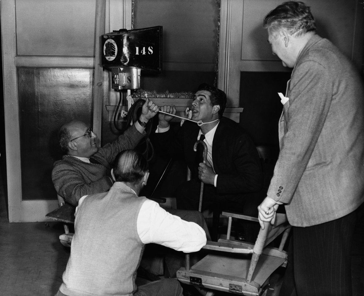 📽️ A few behind-the-scenes 📸 of director Robert Siodmak on the set of CRY OF THE CITY (1948).

Starring Victor Mature and Richard Conte, the film screens on 35mm 🎞️ today at 4pm and tomorrow, December 19, at 8:45pm! 🎟️: filmlinc.org/siodmak