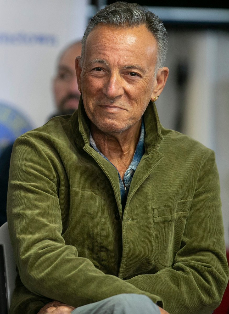 🚨BREAKING: American rock singer Bruce Springsteen, stated that he will move to Europe when Donald Trump becomes the President! 

What message do you have for him?