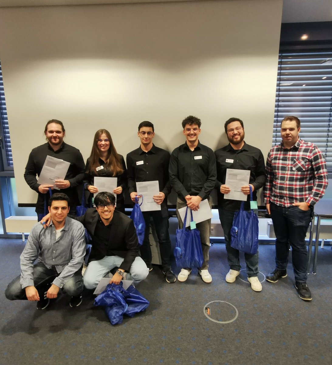 SvenKlaus's tweet image. Nu isses raus: Wir gratulieren dem Gewinnerteam Seven Sins im #Softwareprojekt der Fakultät für #Informatik der #HochschuleMannheim von Herzen! Aber all das wäre ohne den Kunden, die #INTERVersicherung niemals möglich gewesen - vielen Dank für die Unterstützung! #sep #hsma #INTER