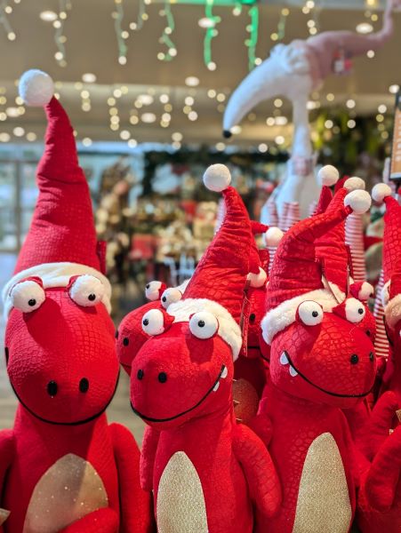 From Christmas shopping to the festive trail for children, Christmas at Almondsbury Garden Centre does not disappoint! 😆

Read our review by for all the details: totalbristol.com/entertainment/…

<a href="/helenisbell/">Helen Lottie Isbell</a> / IG
#almondsburygardencentre #christmasinbristol #bristol #festive