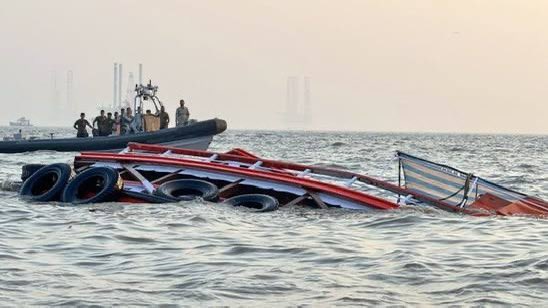 DefenseMirror's tweet image. A collision between an Indian Navy speedboat and a ferry off the Mumbai coast, caused by an engine malfunction, resulted in 13 fatalities.

defensemirror.com/news/38421/Ind…

.@indiannavy @SpokespersonMoD #IndianNavy #EngineFailure #ferry #Mumbai #GatewayOfIndia #accident