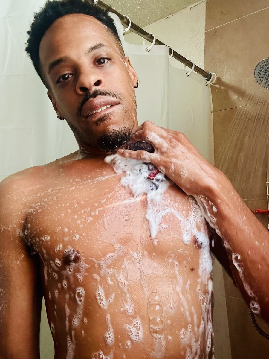 Its_Rodrick's tweet photo. Bathe. Regularly.
#ItsRodrick #Blondie #SelfieKing https://t.co/4tIG1bNWRV