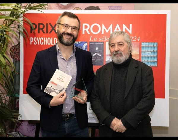 etienne_kern's tweet photo. Il y a quelques jours, j'ai eu la grande joie de recevoir le prix du roman Psychologies. Je voudrais remercier chaleureusement Ariane Bois, Sorj Chalandon et toutes les personnes qui m'ont permis de vivre ce moment inoubliable. @Psychologies_ @Gallimard #laviemeilleure https://t.co/XgLpx3TX0w