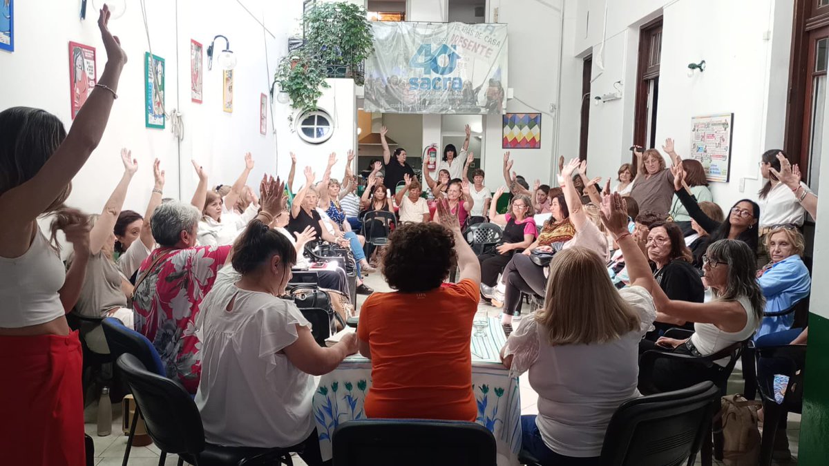 Ya comenzó la segunda asamblea del @SACRA mucha participación y entusiasmo. Nos aseguramos que las asambleas del sindicato se puedan hacer virtual y conservar la legalidad. Pero SIEMPRE preferimos que el encuentro sea como ahora: PRESENCIAL. #SalarioparaelAmadeCasa <a href="/SacraAm1/">Amas de Casa</a>