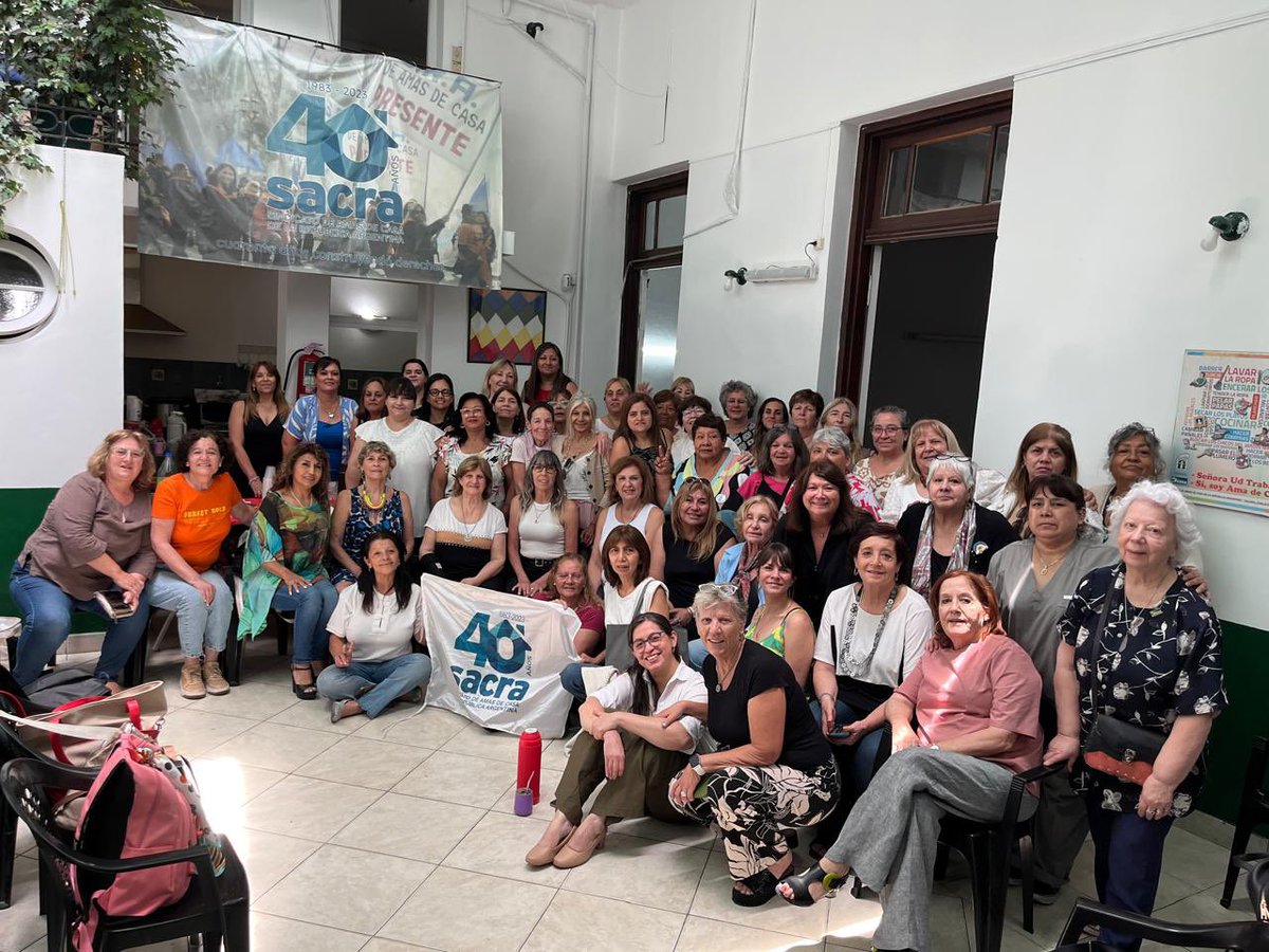 pimpicolombo's tweet photo. Ya comenzó la segunda asamblea del @SACRA mucha participación y entusiasmo. Nos aseguramos que las asambleas del sindicato se puedan hacer virtual y conservar la legalidad. Pero SIEMPRE preferimos que el encuentro sea como ahora: PRESENCIAL. #SalarioparaelAmadeCasa @SacraAm1 https://t.co/BVg4xZlCmS