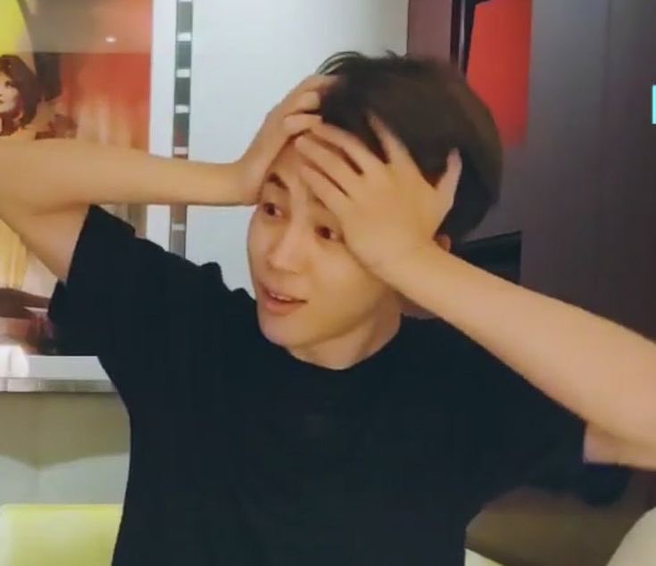 PENSANDO SE APENAS 20M DE PESSOAS ESTIVERAM NO JK LIVE, QUANTAS ESTARÃO QUANDO O BTS ANUNCIAR UMA TURNÊ E TIVER QUE COMPETIR PELO MEU INGRESSO, MEU DEUS QUE DESESPERO