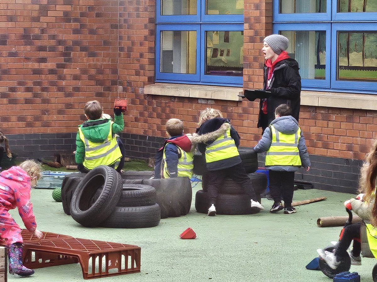 Gargieston's tweet image. What a great start to our infant and ECC outdoor day!! Great collaboration between our ECC children and P1. #transition #funoutside #letsgetmuddy