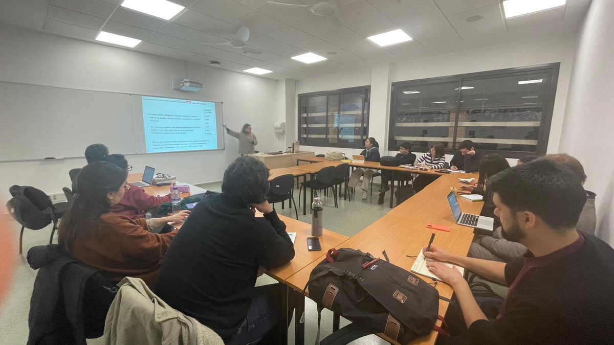 GREDICS_UAB (@gredics1) on Twitter photo Seminari #didacticageografia amb Maria Joao Hortas Barroso
Dimecres 18 de desembre, la professora Maria Joao de la Universitat Politècnica de Lisboa imparteix un seminari en el marc del MURE i de Doctorat d’Educació
<a href="/EducacioUAB/">Facultat de Ciències de l'Educació UAB</a> <a href="/aupdcs/">AUPDCS</a> <a href="/UABBarcelona/">Universitat Autònoma de Barcelona</a> <a href="/Red14ECCSS/">Red14ECCSS</a> Seminari #didacticageografia amb Maria Joao Hortas Barroso
Dimecres 18 de desembre, la professora Maria Joao de la Universitat Politècnica de Lisboa imparteix un seminari en el marc del MURE i de Doctorat d’Educació
<a href="/EducacioUAB/">Facultat de Ciències de l'Educació UAB</a> <a href="/aupdcs/">AUPDCS</a> <a href="/UABBarcelona/">Universitat Autònoma de Barcelona</a> <a href="/Red14ECCSS/">Red14ECCSS</a>