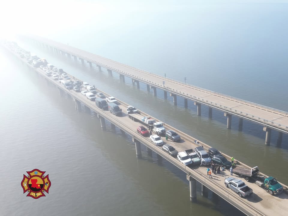 FOX8NOLA's tweet photo. A photo of yesterday's crashes on the Causeway Bridge via @[442555589108723] https://t.co/DCCjZSVGgE