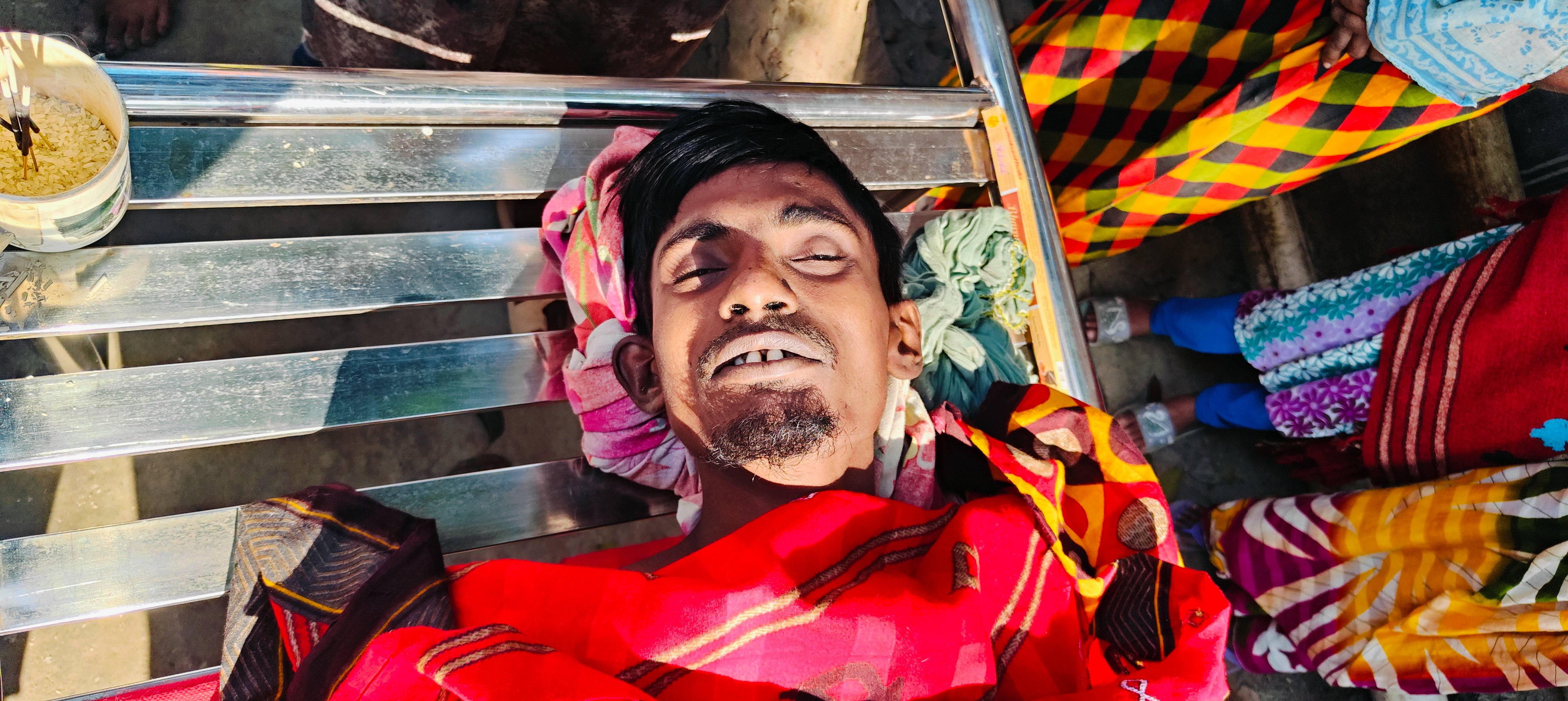 যশোরের শার্শা উপজেলার পাঁচ ভূলোট সীমান্তের ইছামতি নদীর পাড় থেকে বাংলাদেশী দুই ব্যক্তির লাশ উদ্ধার করেছে পুলিশ ও বিজিবি সদস্যরা