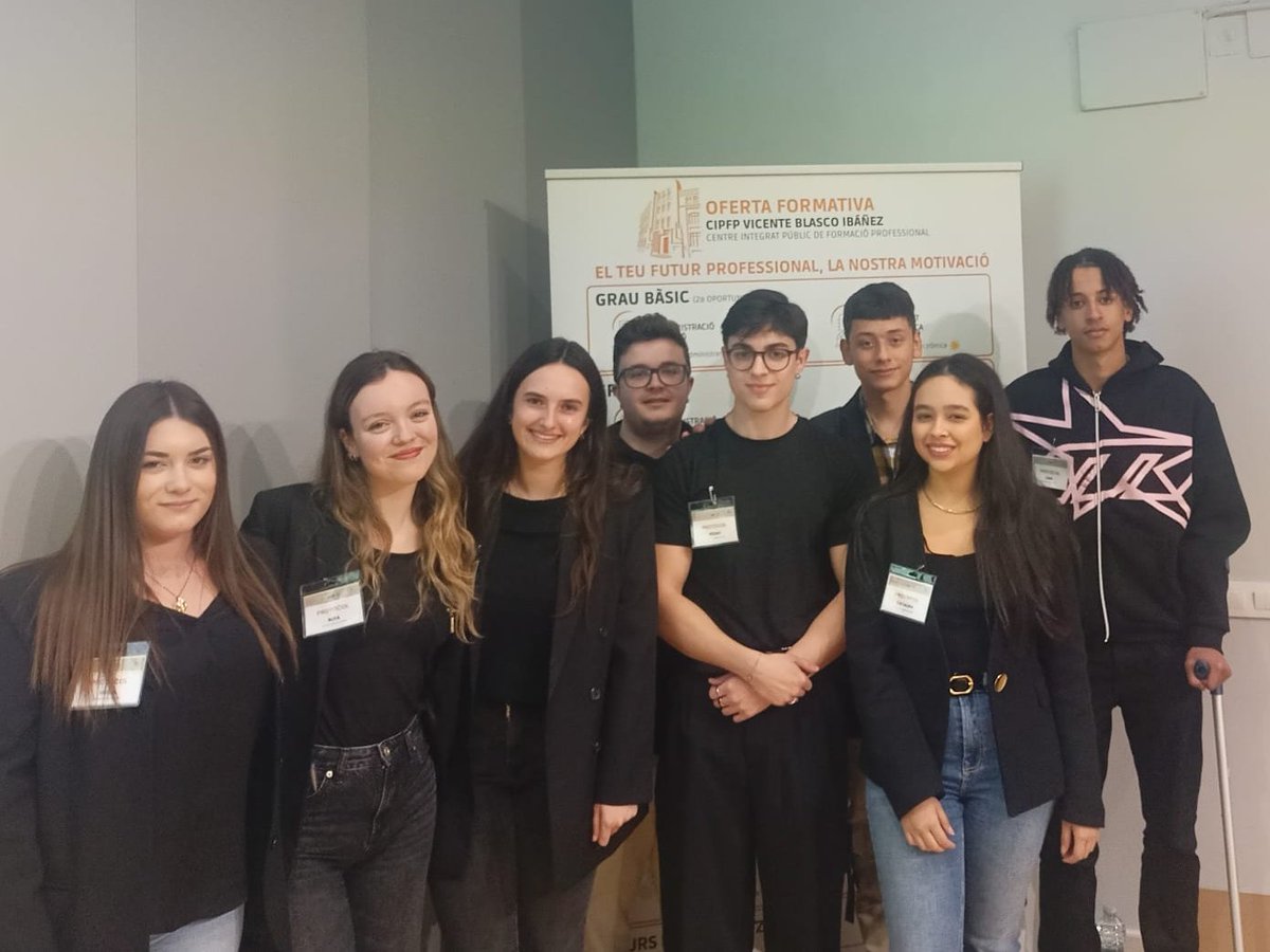 💬 Jornades de Formació i Orientació Laboral

🔹 Els alumnes de 2° d'Assistència a la direcció estàn ajudant en l'organització de les jornades

#Formació #FP #Xarrades #Educació #OrientacióLaboral #FuturProfessional #València #AssistènciaDirecció