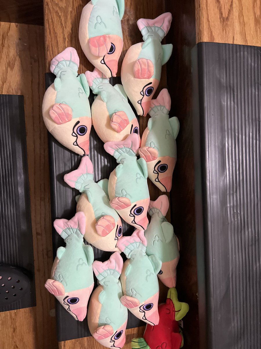 LilySuits's tweet photo. Would anyone be interested in these heckin chunky messed up salmon? I have 50 of them, that were completely made upside down. 

Still adorable, but can’t sell them as “salmon” so I’ll be putting them on the website at a 30% discounted price. Of $25. https://t.co/fXa0rymz47