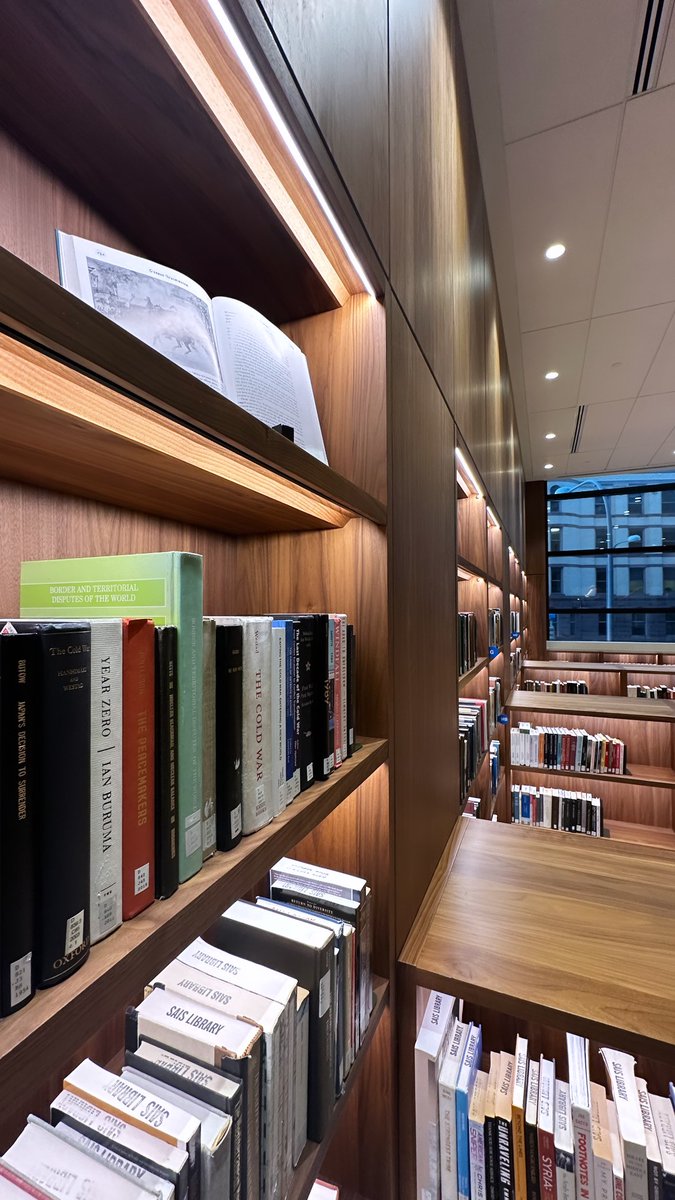 FraryLibraryDC's tweet image. Fall &apos;24 flew by! We wish a relaxing holiday for all our library patrons and partner divisions at Johns Hopkins. See you in January! 📚

Winter break hours start on Saturday, December 21: library.jhu.edu/library-hours/…