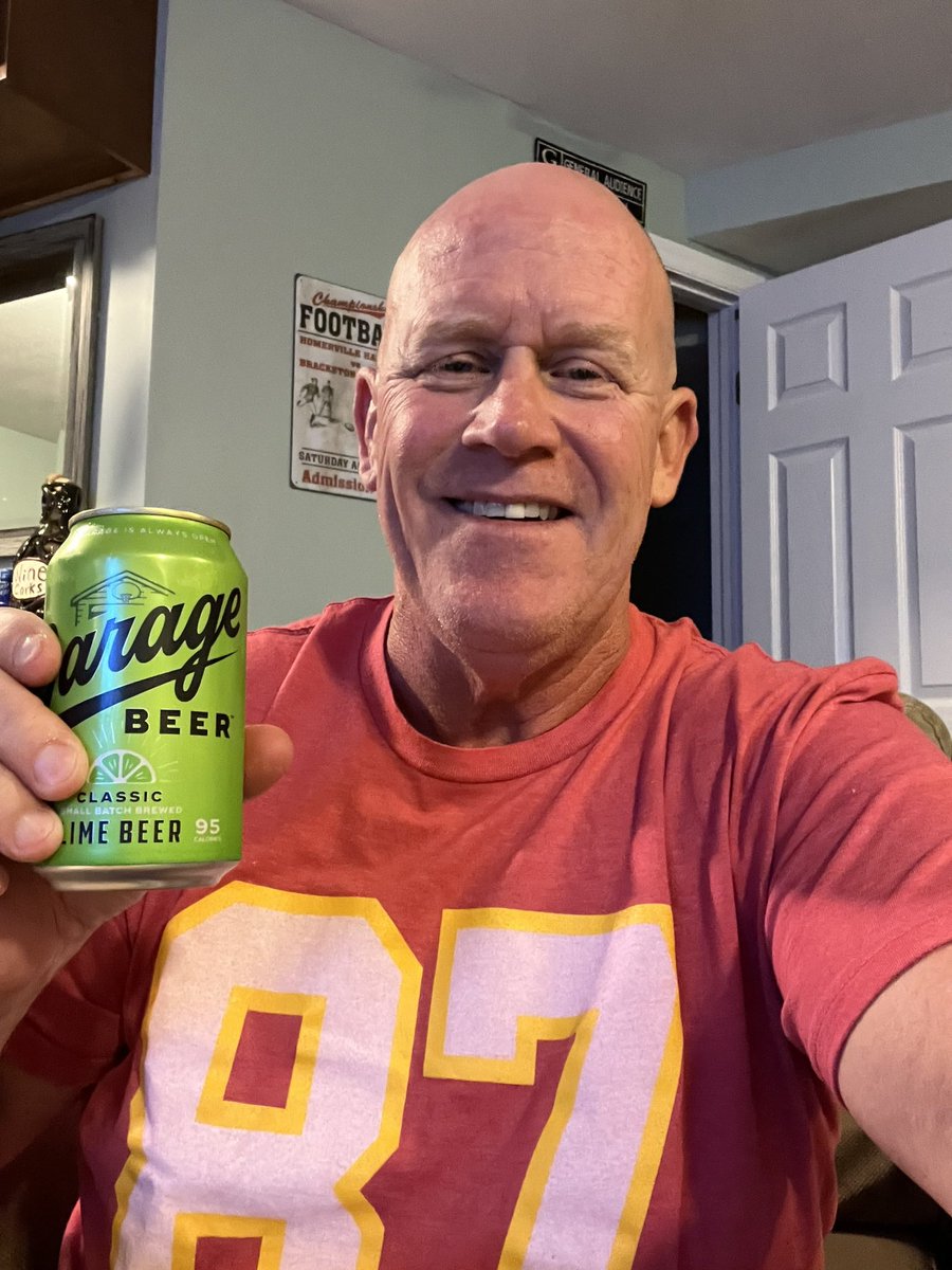 bailsbart's tweet image. How many likes would I need to get my dad and @JasonKelce to do a chugging contest of @drinkgaragebeer at the Cincinnati VS Nebraska game at Arrowhead next August? He’s the number one Garage Beer fan and a huge fan of Sexy Batman… and a Nebraska fan