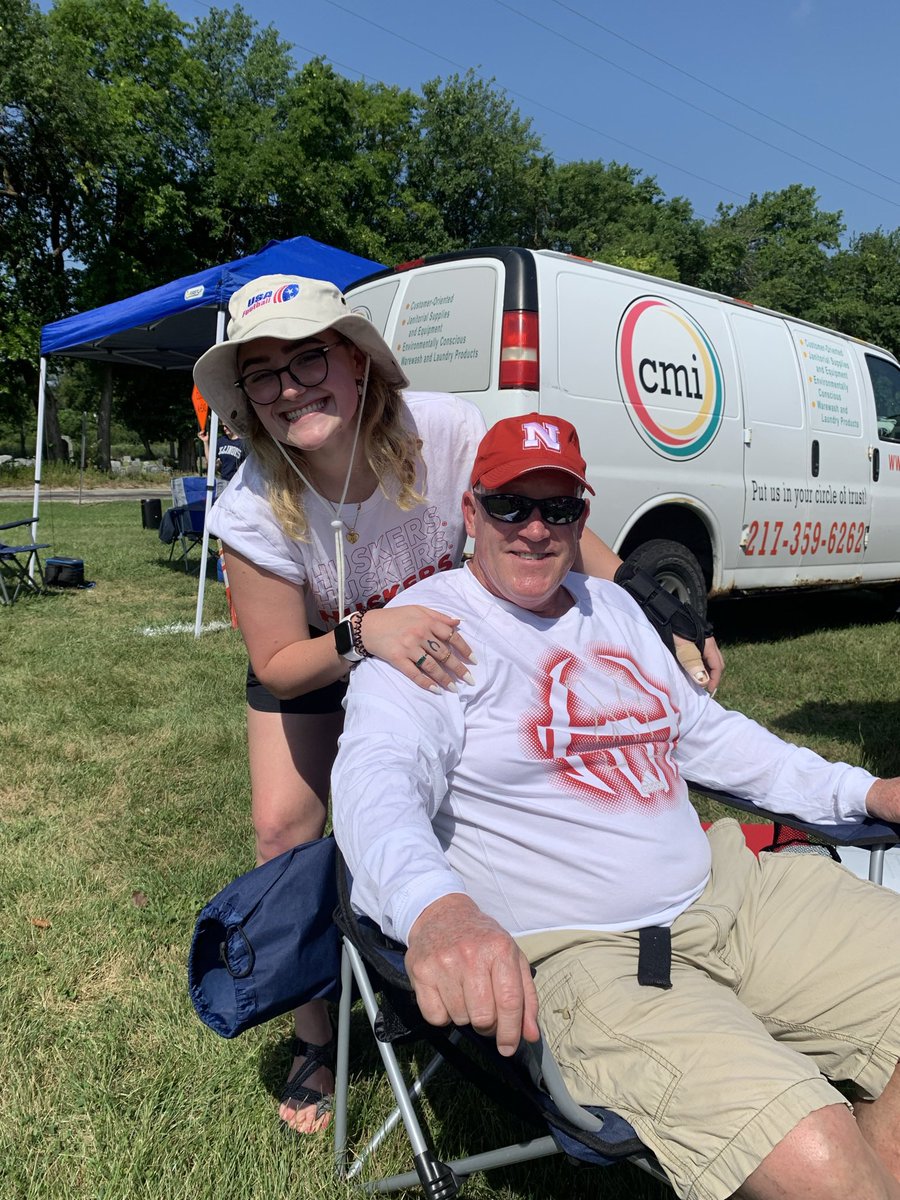 bailsbart's tweet image. How many likes would I need to get my dad and @JasonKelce to do a chugging contest of @drinkgaragebeer at the Cincinnati VS Nebraska game at Arrowhead next August? He’s the number one Garage Beer fan and a huge fan of Sexy Batman… and a Nebraska fan