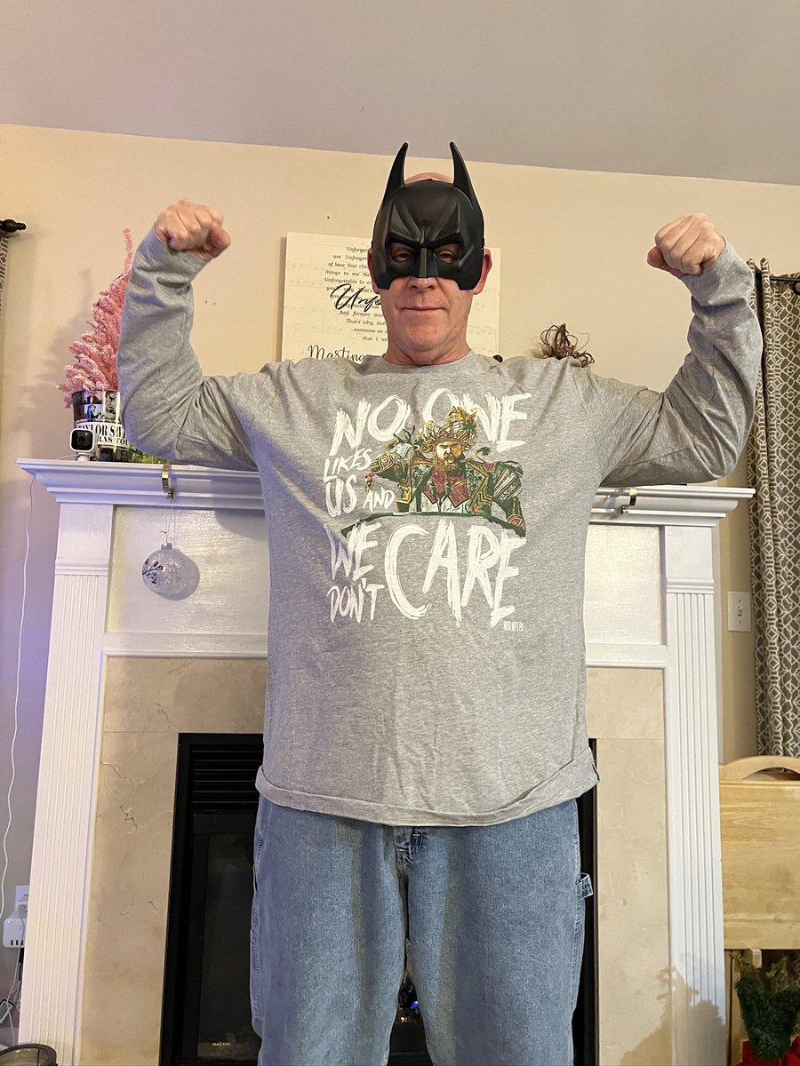 bailsbart's tweet image. How many likes would I need to get my dad and @JasonKelce to do a chugging contest of @drinkgaragebeer at the Cincinnati VS Nebraska game at Arrowhead next August? He’s the number one Garage Beer fan and a huge fan of Sexy Batman… and a Nebraska fan