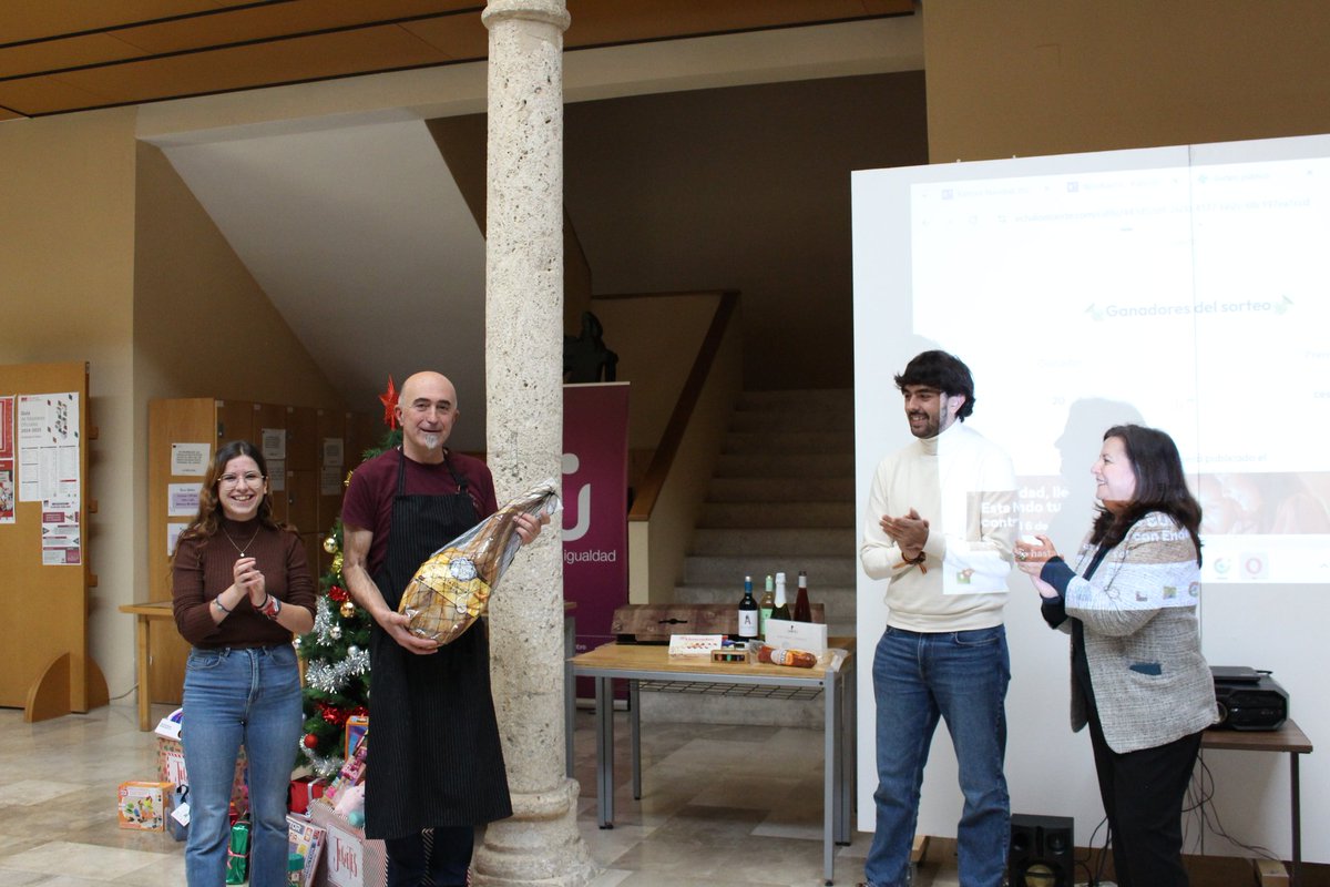 Más fotos de la celebración de hoy con los ganadores del Kahoot y el sorteo de la cesta de Navidad
🏆