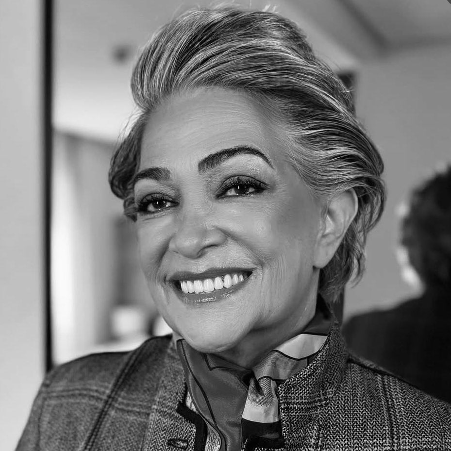 poptime's tweet photo. 🚨 LUTO: Fernanda Britto, a "diva da etiqueta", infelizmente faleceu nesta quarta-feira, aos 64 anos. https://t.co/ivObZtXNzU