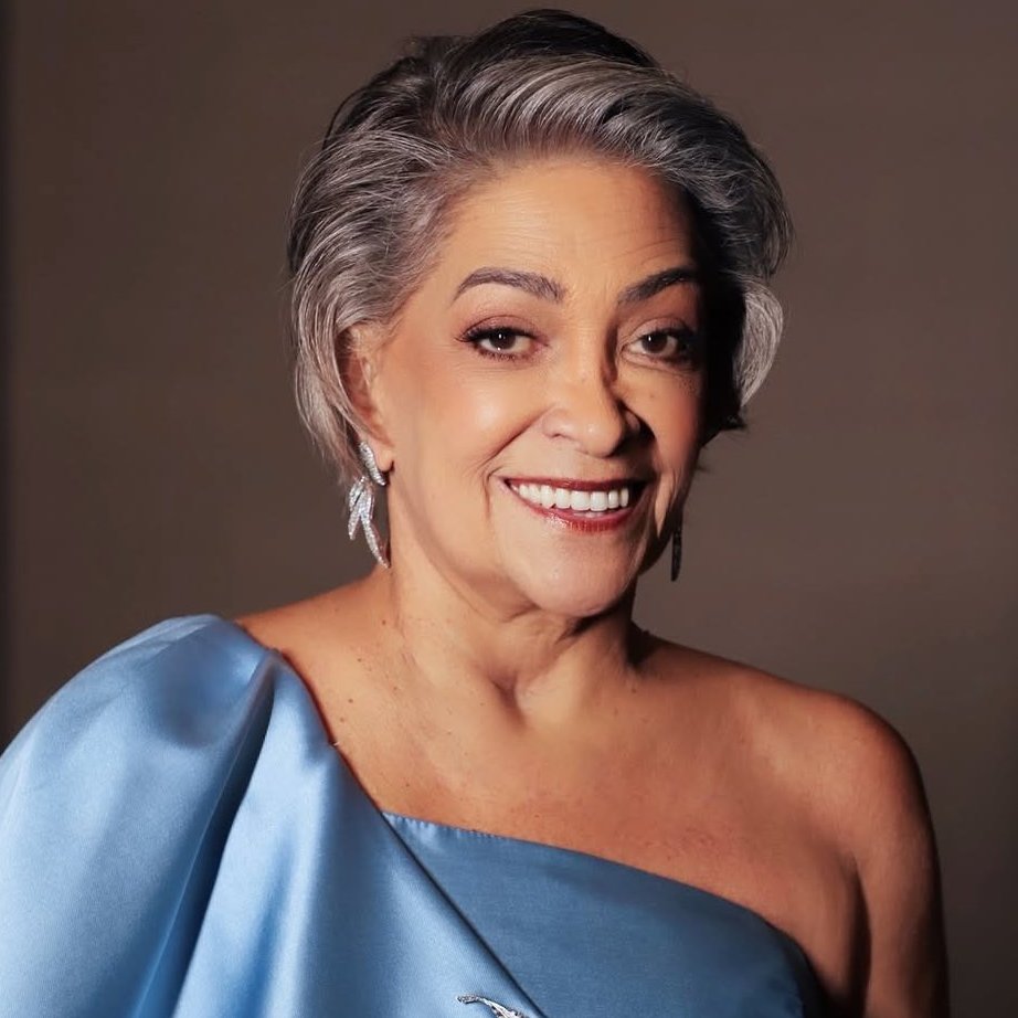 poptime's tweet photo. 🚨 LUTO: Fernanda Britto, a "diva da etiqueta", infelizmente faleceu nesta quarta-feira, aos 64 anos. https://t.co/ivObZtXNzU