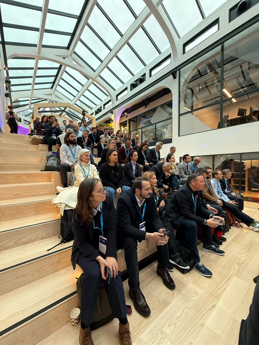 ClaraChappaz's tweet photo. Au Conseil National des Capitales et Communautés French Tech 2024, nous avons affirmé notre soutien collectif à #Mayotte et en particulier à la French Tech Mayotte et sa Présidente, Sitti-Batoule Saïd Ali. 
 Un immense merci aux bénévoles du réseau, dont l'énergie et l'engagement permettent à ce réseau de soutenir nos startups et faire rayonner la French Tech partout en France et à l’international.