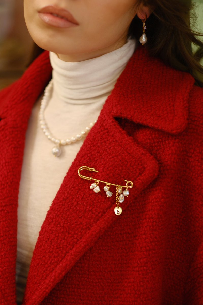 Aranızdan 2 kişiye yaka iğnesi hediyem var kızlar :) Çekilişe katılmak için Beni takip et, Bu tweeti beğen , yoruma kalp bırak . Gerçek incili yaka iğnesi senin olsun ✨🤍
 
💗💐 ( istediğiniz harf ile)