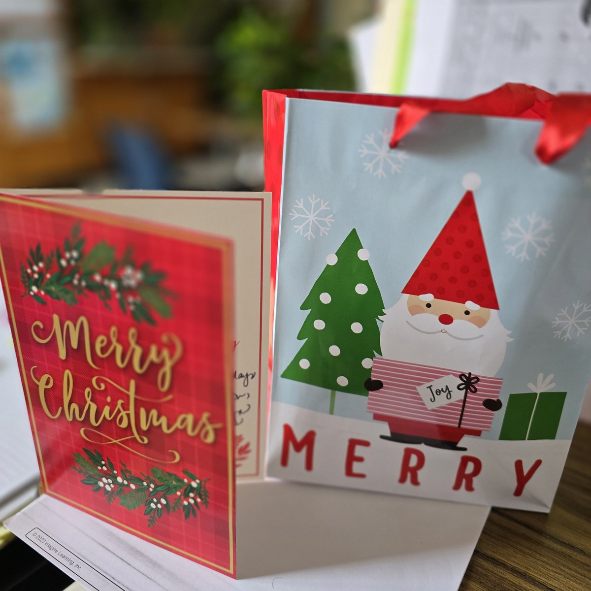 Enjoying a Christmas treat! Thanks, SPMS, for this lovely surprise.<a href="/ParticipateLrng/">Participate Learning</a> #UnitingourWorld <a href="/PSRCEDU/">RobesonCountySchools</a>