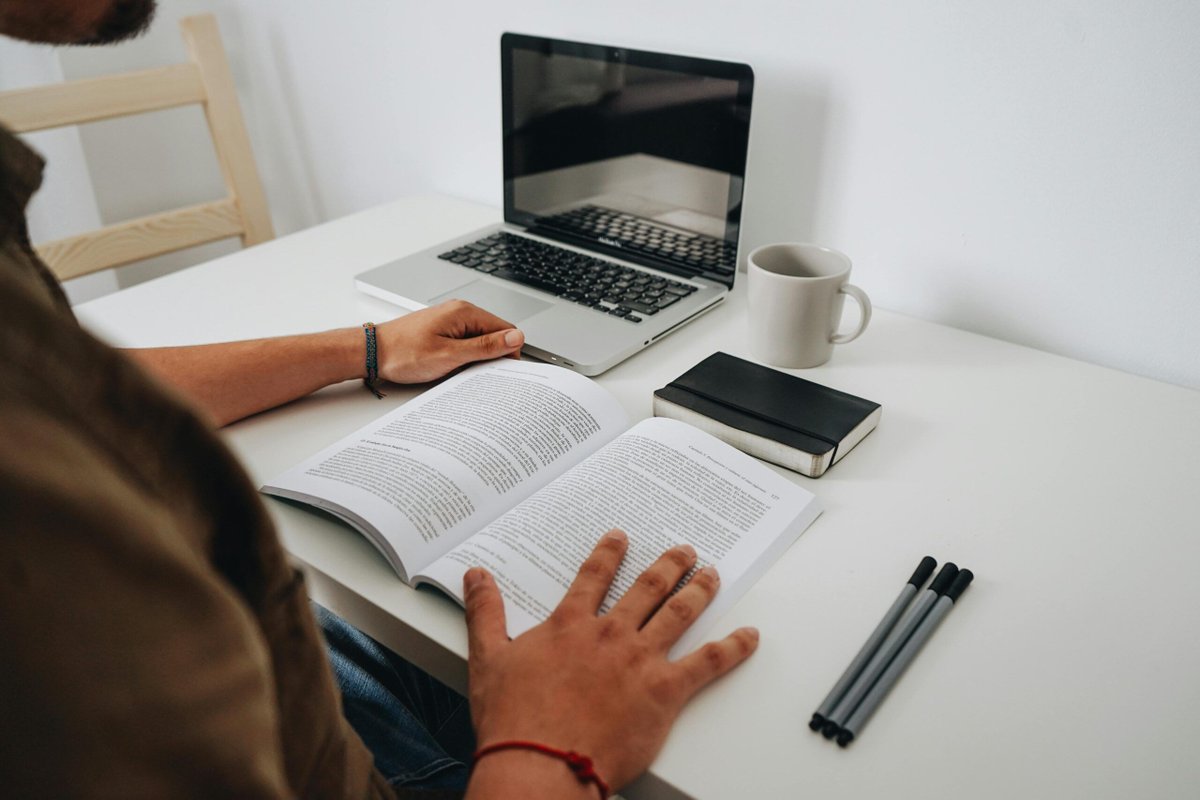 At HealthBegins we're often asked for reading recommendations for those on the journey #upstream, so here is our annual list of great material for you and your loved ones.

Great Books to Gift Upstreamists: HealthBegins Staff Picks for 2024 buff.ly/49H7znG