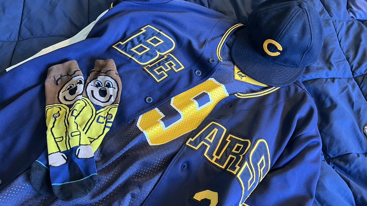 Oi, #CalTwitter, I know it’s been a while, but who else is joining the party at the <a href="/LABowlGame/">LA Bowl</a> today? <a href="/AGuyNamedNam/">Adam Mohammed Propagandist</a>? <a href="/rob11hwang/">Rob Hwang</a>? #FitCheck #GameDayFit featuring a *ahem* vintage <a href="/CalBaseball/">Cal Baseball</a> jersey and a Nate Longshore  <a href="/CalFootball/">Cal Football</a> student store special