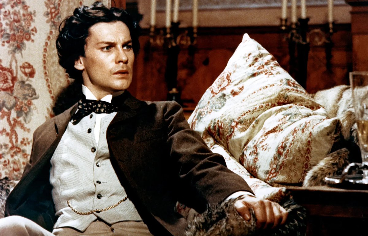 LUDWIG. LA PASIÓN DE UN REY (1973) es un descenso operístico a la locura que reflexiona sobre temas puramente viscontianos como la soledad, la decadencia aristocrática y la insatisfacción vital. 📽️​🎞️​

Disponible en 𝐂𝐢𝐧𝐞𝐭𝐞𝐜𝐚 𝐍𝐚𝐜𝐢𝐨𝐧𝐚𝐥 𝐌𝐞́𝐱𝐢𝐜𝐨 como parte de