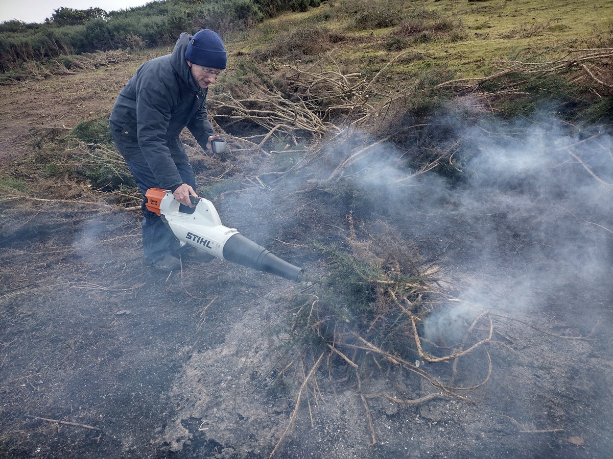 Debbie Alston (@debbie1alston) on Twitter photo Great day out with the <a href="/sdnpa/">South Downs National Park</a> volunteers today - scrub clearing on Lullington Heath NNR. Who knew that a leaf blower makes a fantastic flame fanner to get it going! ๐๐ฅ <a href="/NESussexandKent/">Natural England - Sussex and Kent Team</a> Great day out with the <a href="/sdnpa/">South Downs National Park</a> volunteers today - scrub clearing on Lullington Heath NNR. Who knew that a leaf blower makes a fantastic flame fanner to get it going! ๐๐ฅ <a href="/NESussexandKent/">Natural England - Sussex and Kent Team</a>