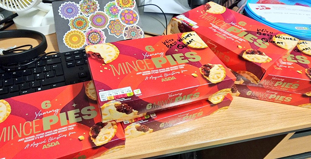 Quratulain___'s tweet photo. Skipping the usual chocolates this time and bringing something different to the table - Treating the team to the sweet and spiced goodness of mince pies.

A little gesture to keep everyone smiling.
😇💕

#NorthMidFamily #SweetTreats 
@NorthMidNHS https://t.co/5LqHF7eBeL