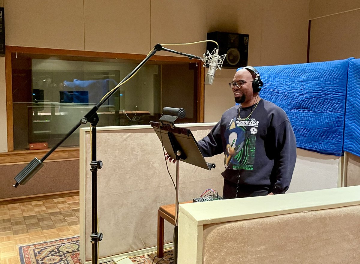 I’ve been given the go-ahead to reveal this — I RECORDED AN ORIGINAL SONG FOR #SonicMovie3!

Unfortunately, it was cut from the final film, 5 seconds before the projector was turned on… absolutely heartbroken 😔 

Should I release it as a single? 🤔