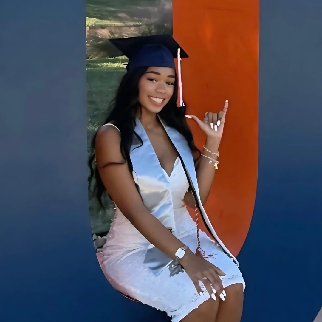 UTSABusiness's tweet image. Meet Kayla Trahan, B.B.A. Finance ’24! 🌟

Kayla gained valuable experience through internships at USAA &amp;amp; NuStar Energy. After graduation, she is ready to kickstart her career with a full-time audit role at USAA in January 2025. 

Congrats, Kayla! 👏

#WeAreAlvarez #UTSAGrad24