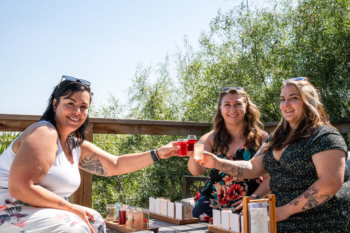 🎄 Making Spirits Bright in Saskatoon &amp; Northern Saskatchewan 🎄 Raise a glass to local sips &amp; suds this holiday! 🍷🍺 Discover the bold flavors of breweries &amp; wineries near you. Plan your tasting tour: skopenfarmdays.ca/sips-suds-in-n… Cheers to local makers! 🥂