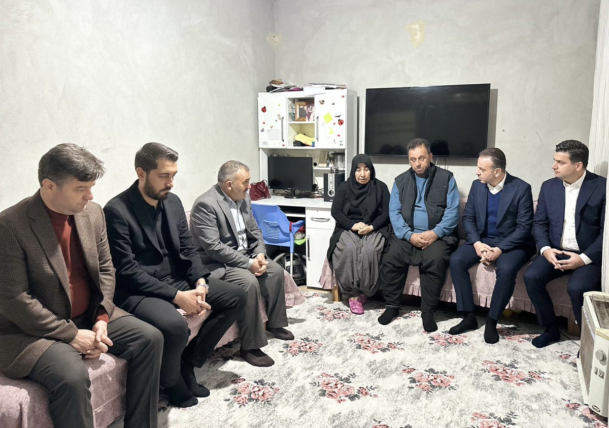 ozangulacti's tweet photo. Pençe-Kilit Operasyonu Bölgesi’nde şehit olan kahraman Eren Kızıldağ’ın değerli ailesini ziyaret ettik.

Şehidimizin aziz hatırasını yaşatmak boyun borcumuzdur.

Tüm şehitlerimizin mekânı cennet olsun.

📍Kozan https://t.co/HDEPAu7WpV
