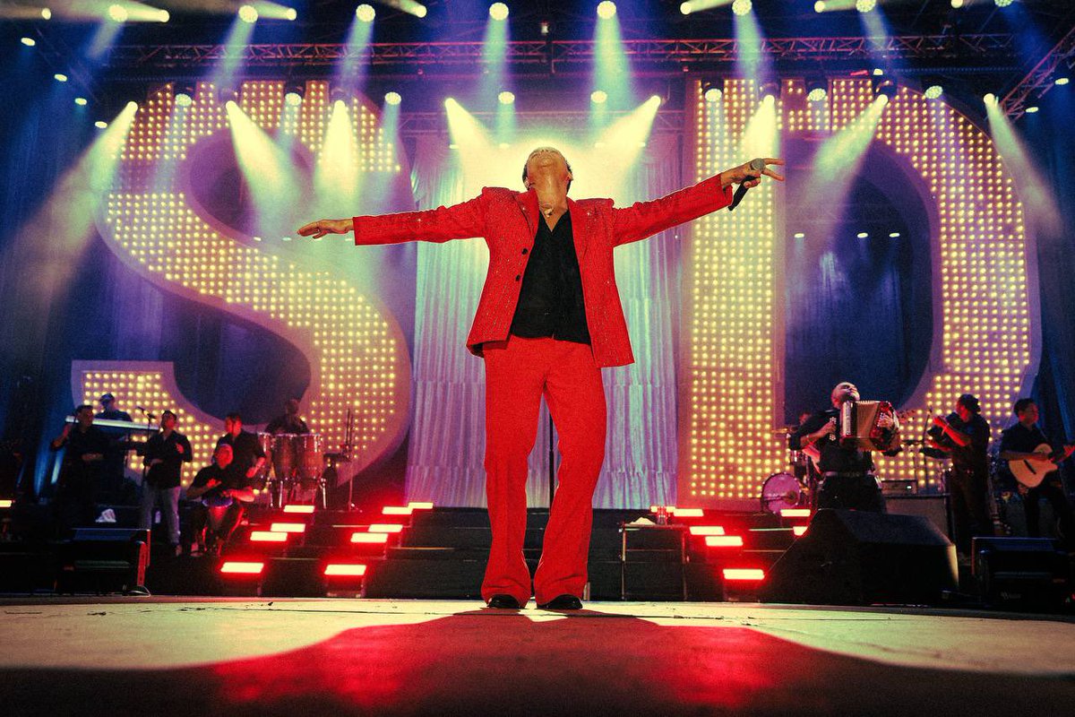 cmaproduccionco's tweet photo. ¡Éxito total! La luna sanjuanera fue testigo del cierre de la noche del domingo 15 de diciembre, donde el artista homenajeado @SilvestreFDC , nos brindó un show totalmente sensacional a todo el pueblo de San Juan del Cesar!👏🏼🌙♥️ https://t.co/4tOAjcxRig