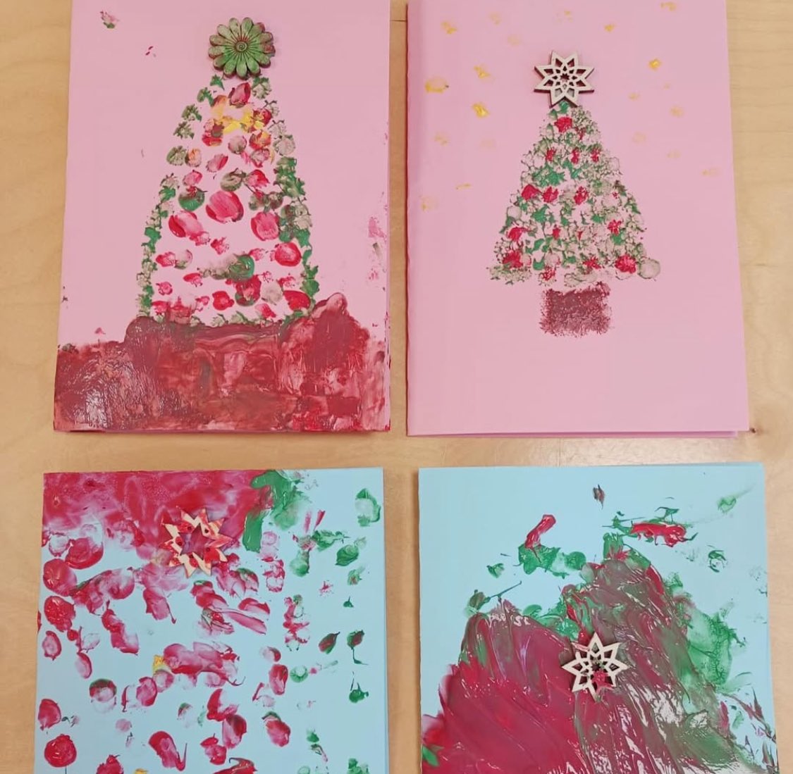 🎄✨ Festive fun in our family groups! The children have been busy creating Christmas cards - a fun way to get into the holiday spirit! 💚

#HomeStartRKH #ChristmasMagic #FamilyTime