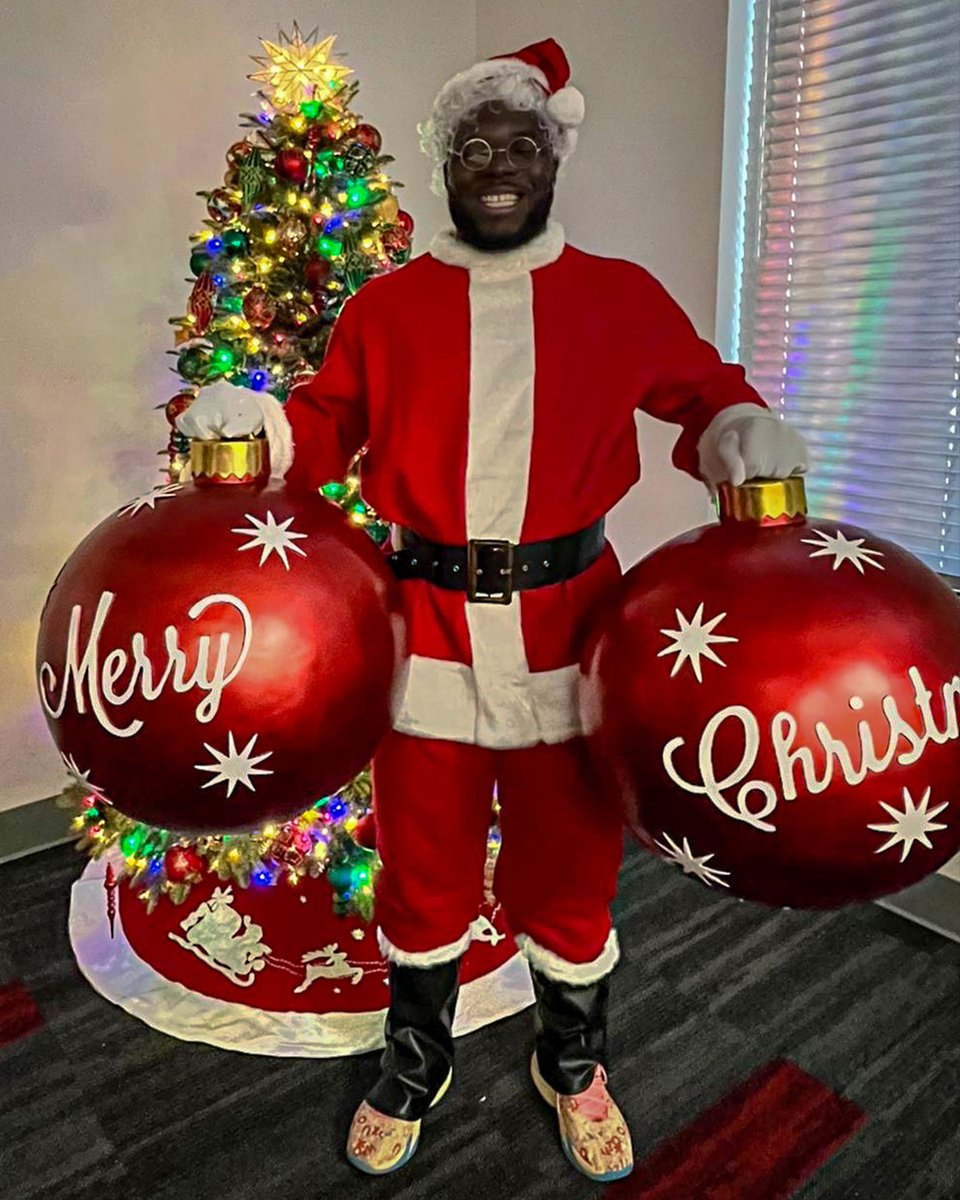 MLB's tweet photo. Guardians outfielder Jhonkensy Noel - a.k.a. Big Christmas - takes his nickname very seriously this time of year 😂🎄

(via @CleGuardians) https://t.co/0wgB4VTMCR
