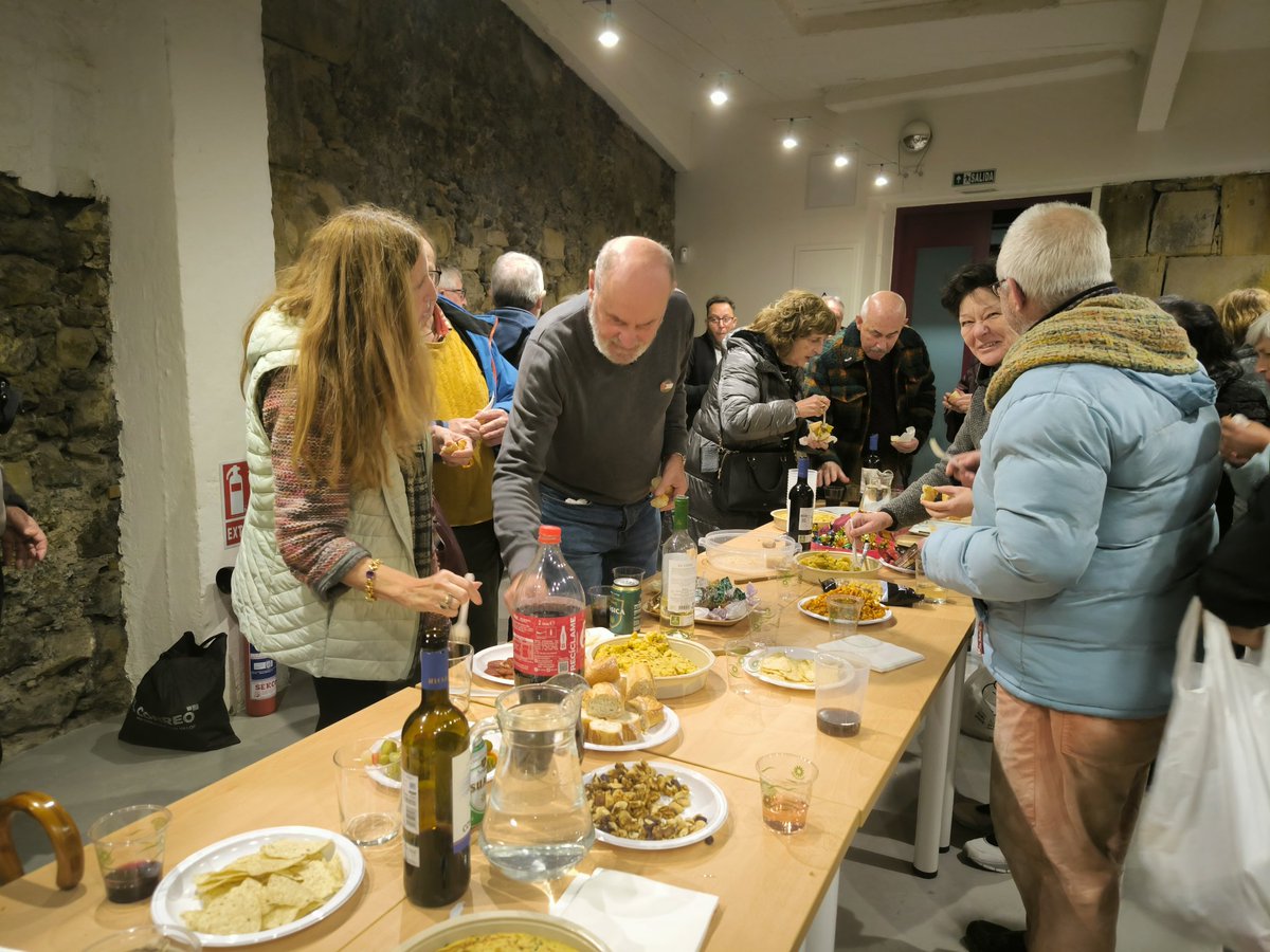 ✊ Un vez más despedimos el año en compañía militante de Bilbao y Bizkaia, conscientes de que 2025 será también un año para la lucha

✊ 2025ta eskubide eta justizia sozialaren aldeko borroka urtea izango delakoan, Bilboko militantziarekin ospatu dugu aurtengoari agurra!