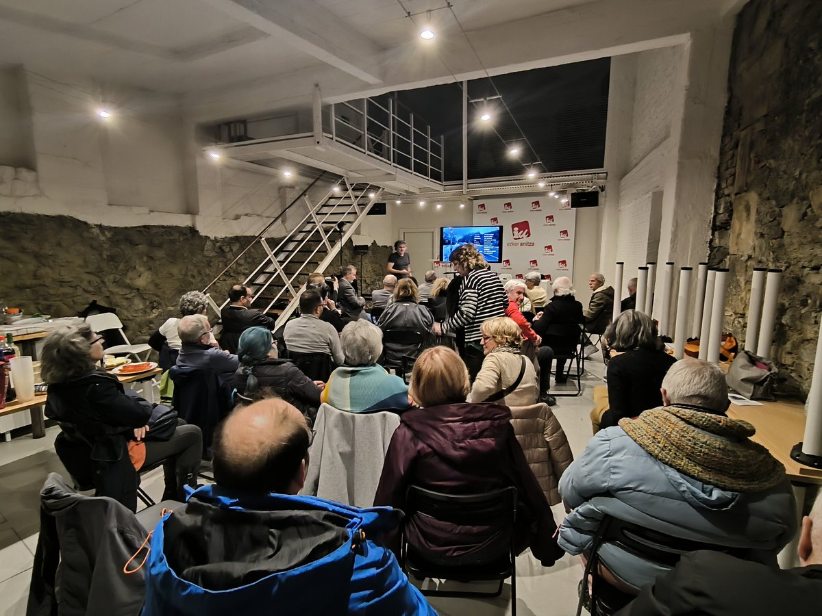 IUBilbao's tweet photo. ✊ Un vez más despedimos el año en compañía militante de Bilbao y Bizkaia, conscientes de que 2025 será también un año para la lucha

✊ 2025ta eskubide eta justizia sozialaren aldeko borroka urtea izango delakoan, Bilboko militantziarekin ospatu dugu aurtengoari agurra! https://t.co/cD1kPABN6C