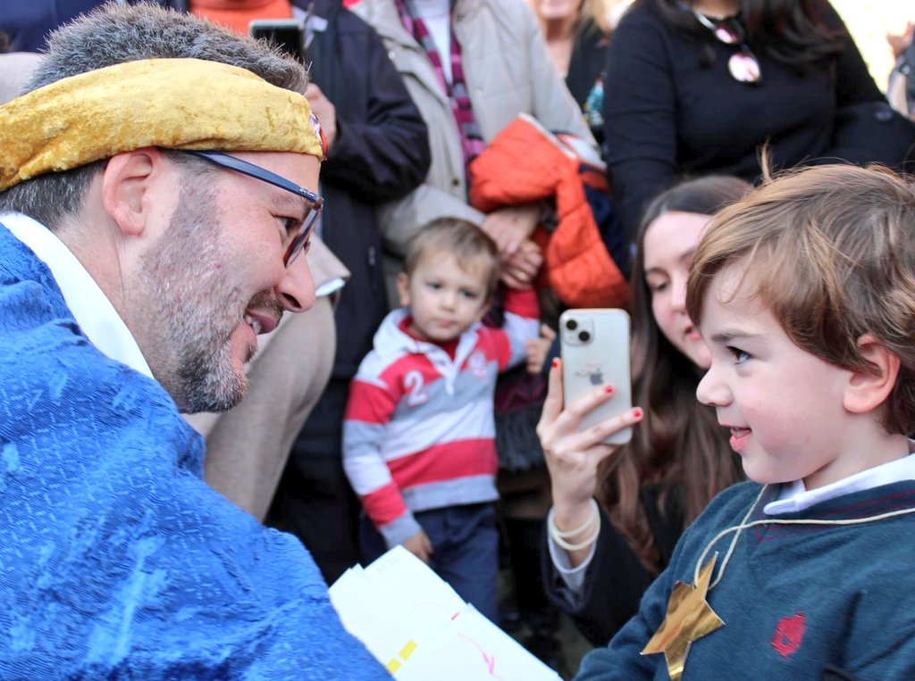 ¡Emoción, ilusión y nervios a partes iguales!

Ayer nuestros alumnos de Infantil recibieron una visita muy especial: los pajes de SS.MM. los Reyes Magos de Oriente

¡Sus caras lo dicen todo!

#Navidad #MonteagudoNelva #ReyesMagos #Murcia