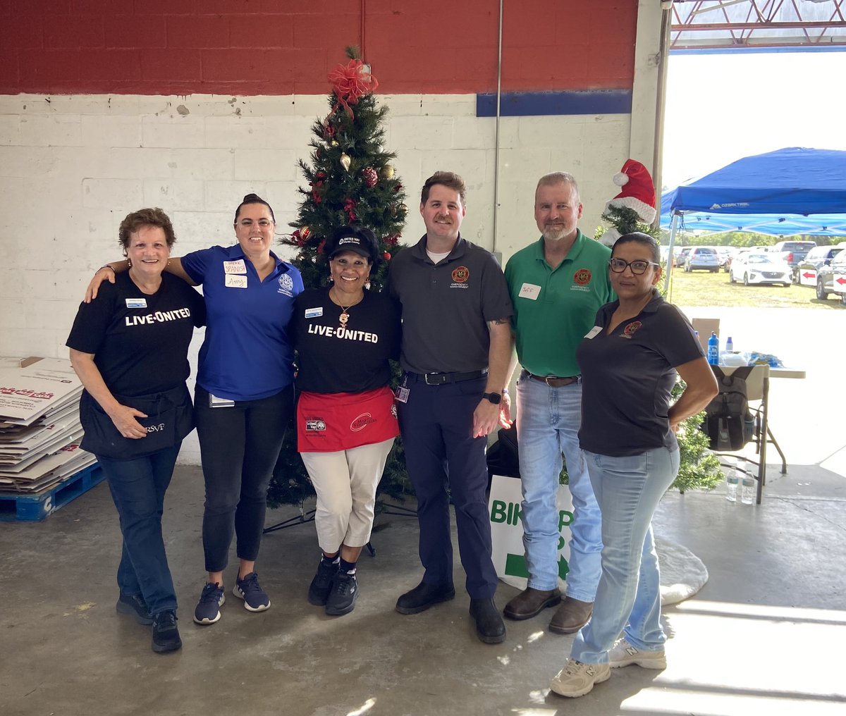 MartinCountyEMA's tweet photo. 🎄🎅🙌 Our team spent this morning #volunteering with the @UnitedWayMartin at the #HolidayProject. Thank you for all the work you do to put on this amazing event for our community. We’re honored to be a part of it. https://t.co/6Hy1T9BoBr