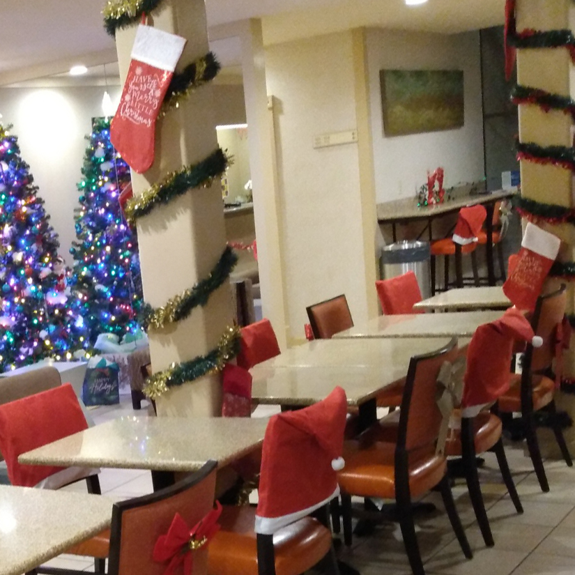 DeAnza_Inn's tweet photo. The stockings were hung in the lobby with care...
.
.
.
#christmaseve #happyholidays #deanzainn #bestwestern #monterey https://t.co/yMOT3onmfF