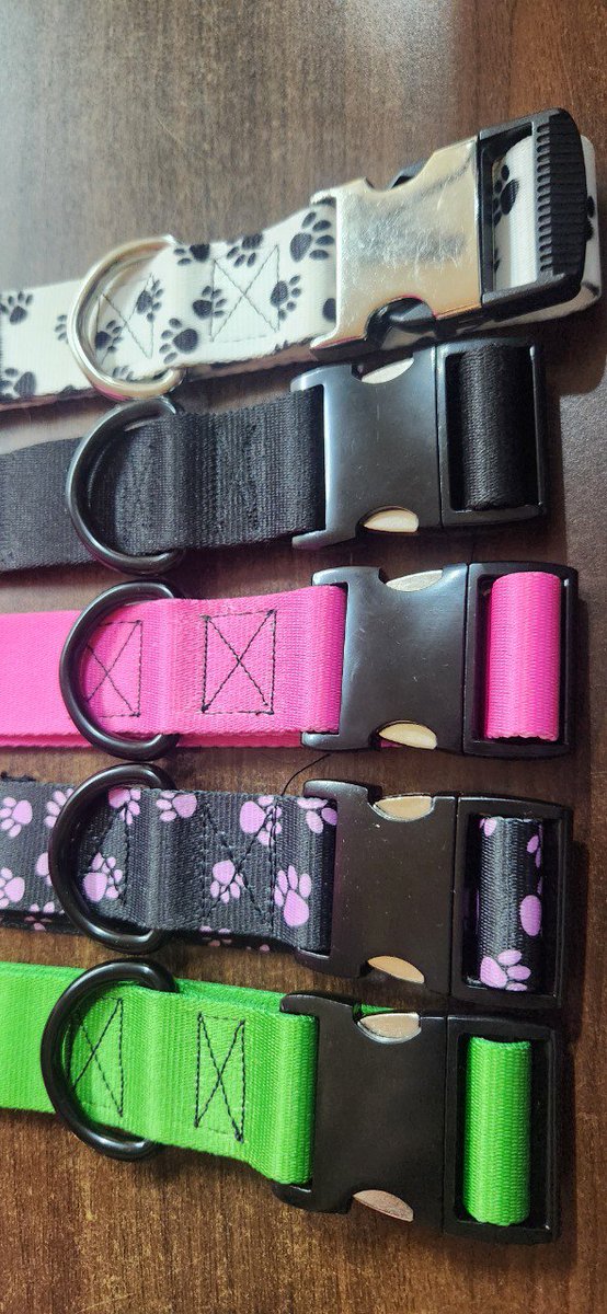 🎄Happy Howl-idays to you all!🎄 This year we will be doing a giveaway for one of our beautiful collars (pictured here)! To enter you must retweet, like and follow! We will be closing the giveaway and doing the drawing on Jan 2nd at noon! Free shipping in the lower 48 states.