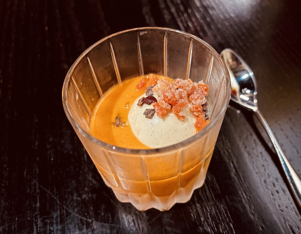 Toasted vanilla and sea buckthorn – a grown up 'ice cream float' at Restaurant Cardinal
#Edinburgh 

New: guide.michelin.com/gb/en/city-of-…